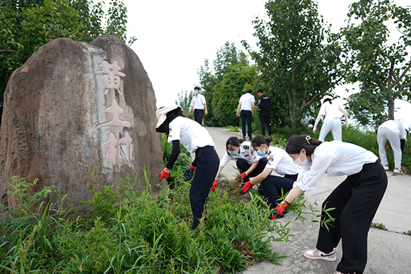 “助力鄉(xiāng)村振興，踐行艱苦奮斗” 將新員工黨性教育活動(dòng)搬到對(duì)口幫扶村2.jpg